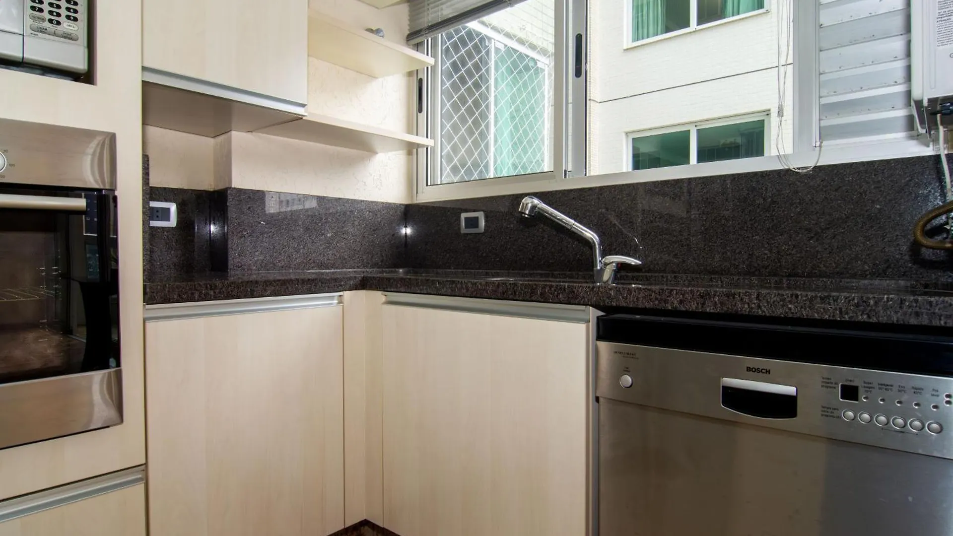 Em Frente A Praia Em Balneario, 6 Hospedes Vu3572 Balneario Camboriu