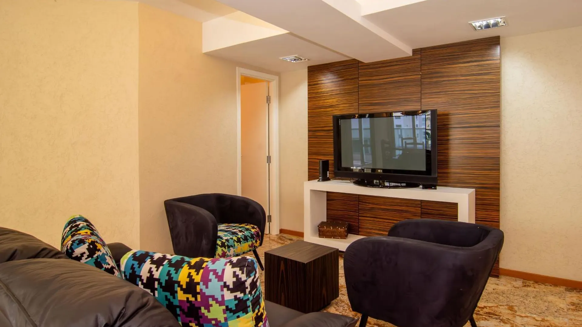 Em Frente A Praia Em Balneario, 6 Hospedes Vu3572 Balneario Camboriu